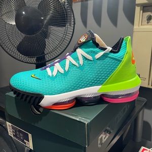 Nike LeBron XVI Low Size 8.5 Brand New in Box